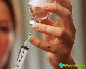Повторная иммунизация проводится после летнего срока и вводится одна доза препарата