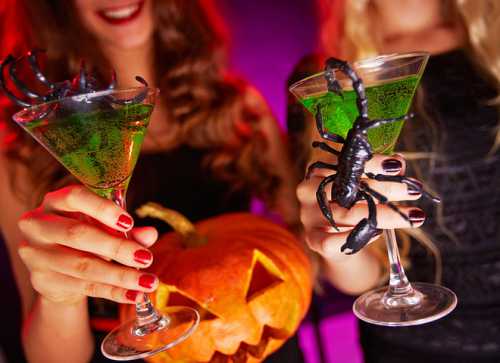 Коктейли на Хэллоуин: оформляем напитки эффектно фото