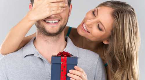 Почему мужчина не дарит подарки: ищем причины в себе