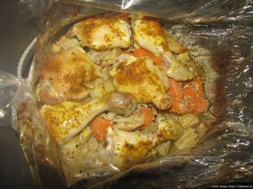 Курица в рукаве в духовке с овощами, картошкой, рисом